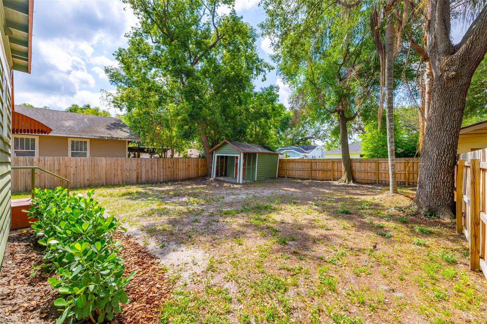 1211 E COMANCHE AVE