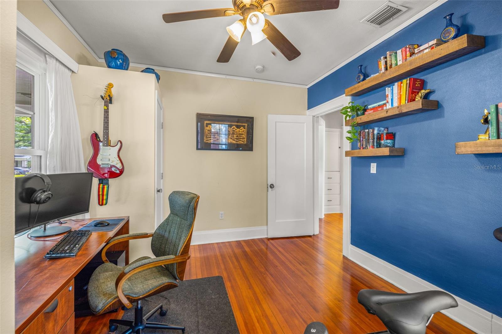 1211 E COMANCHE AVE