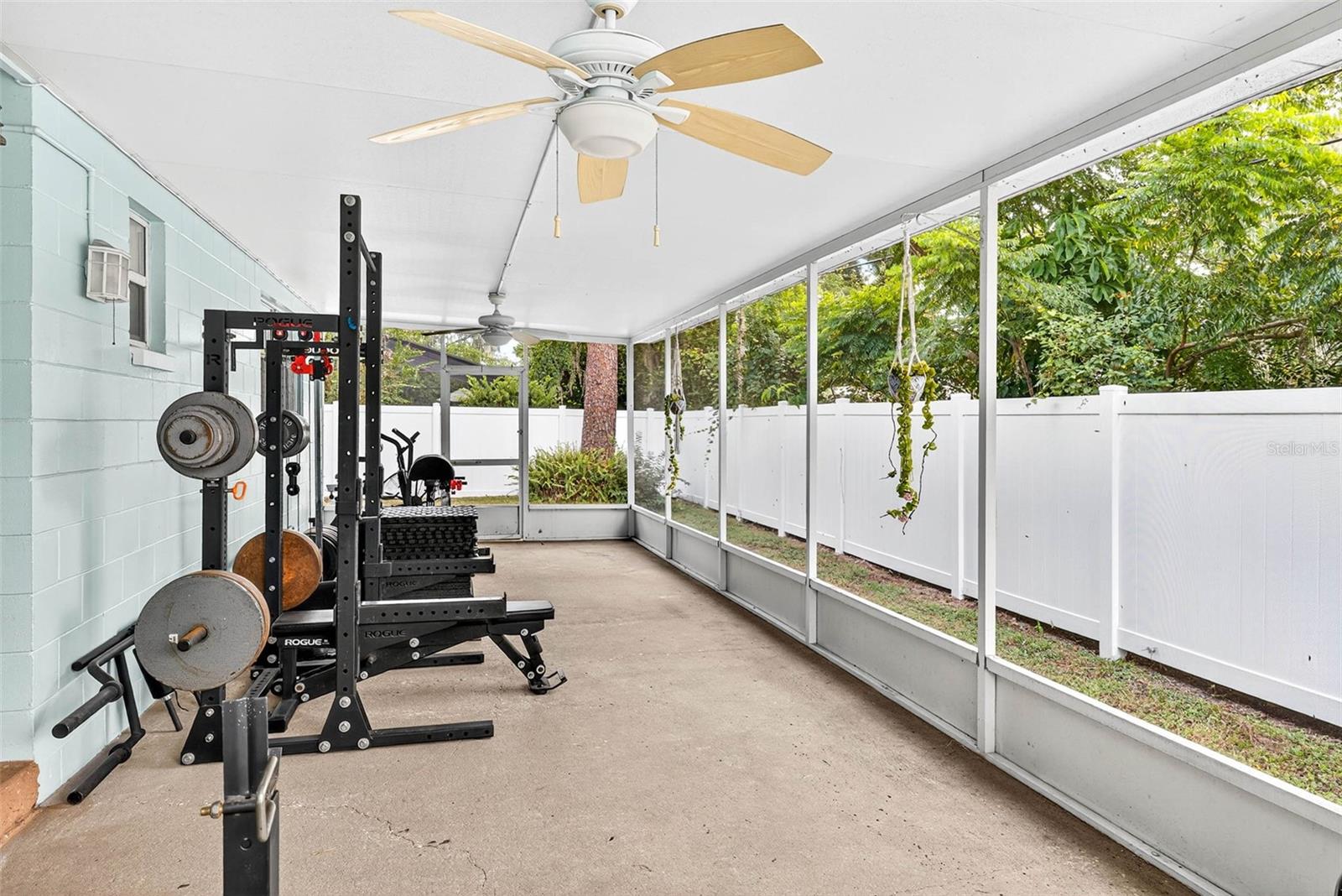 723 GRAND CIR