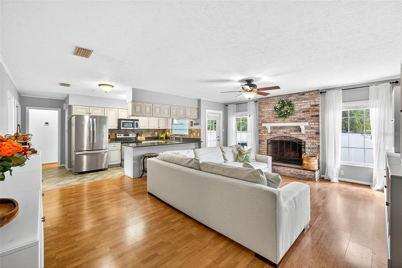 723 GRAND CIR