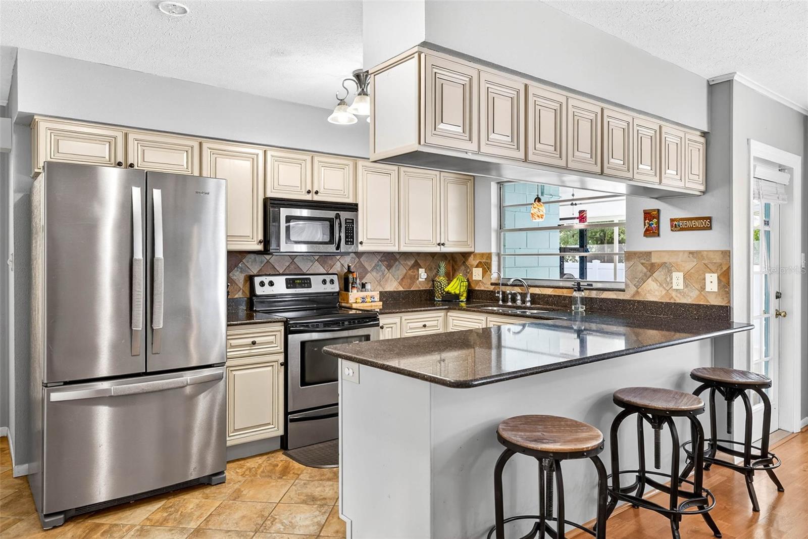 723 GRAND CIR