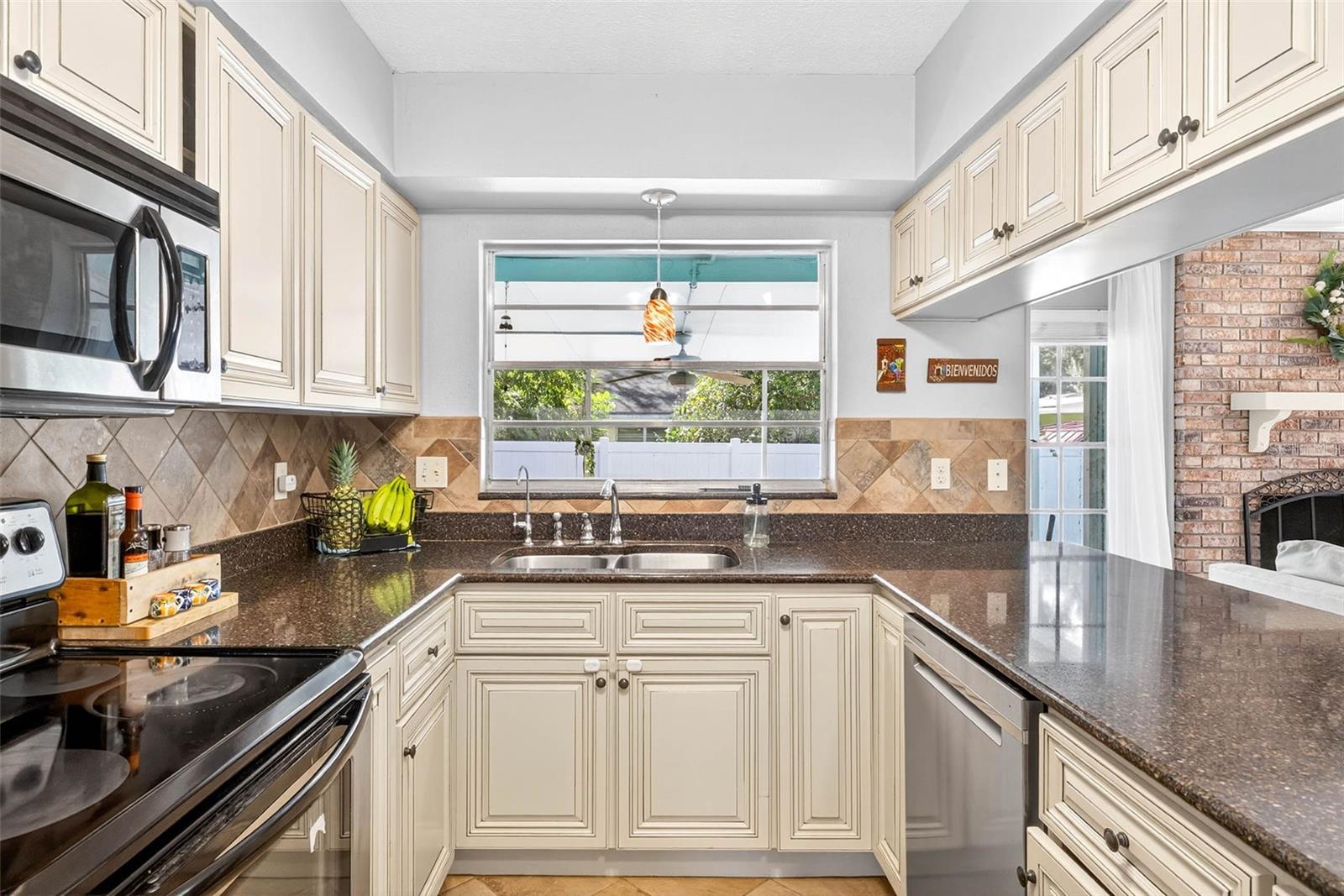 723 GRAND CIR