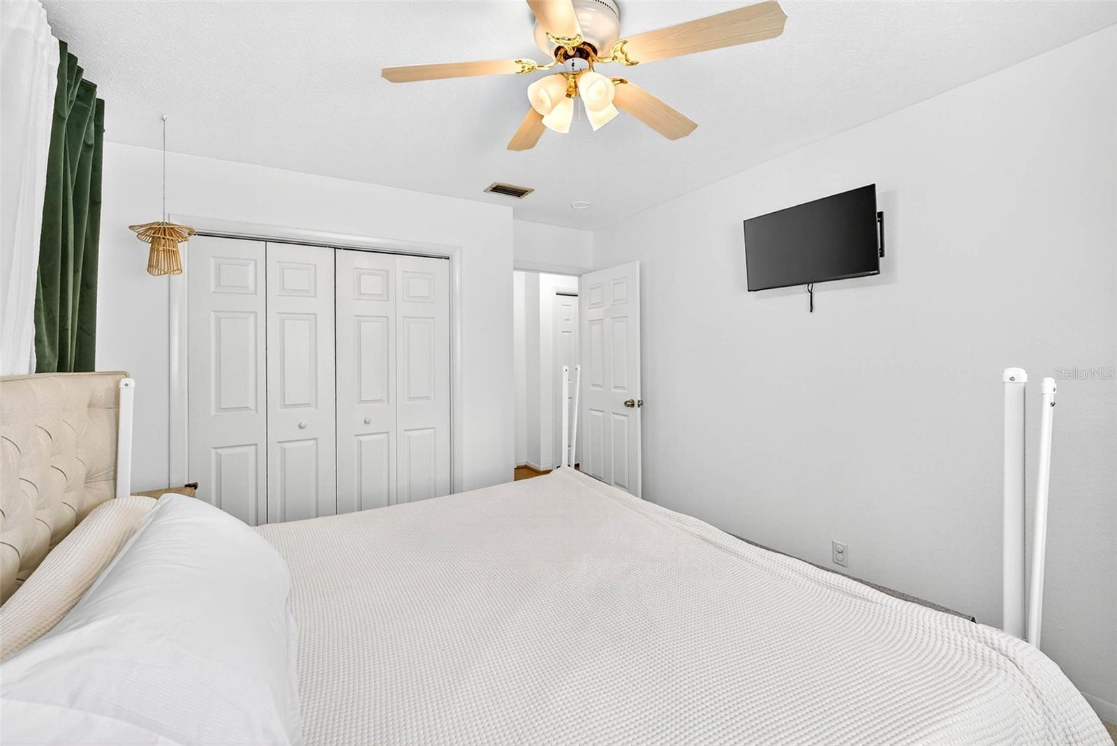 723 GRAND CIR