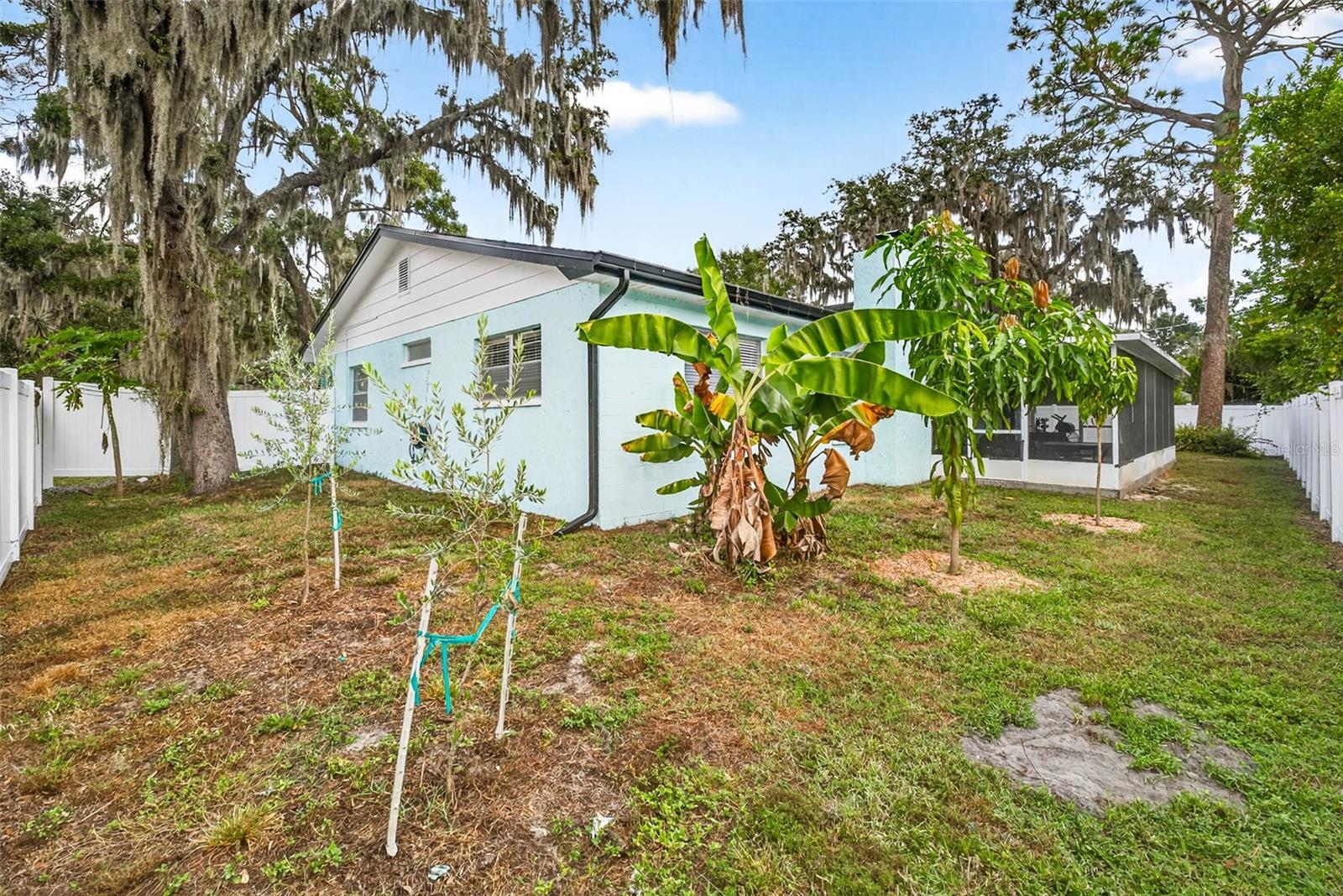 723 GRAND CIR