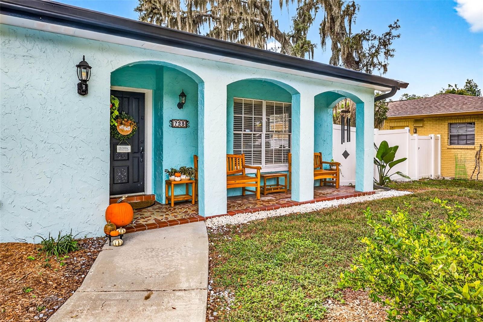 723 GRAND CIR