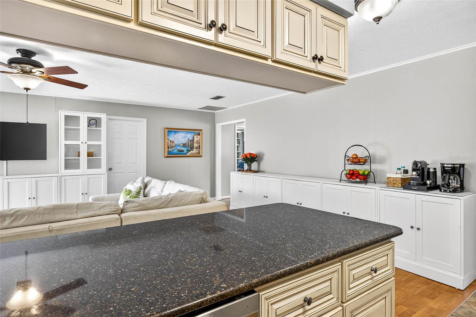 723 GRAND CIR