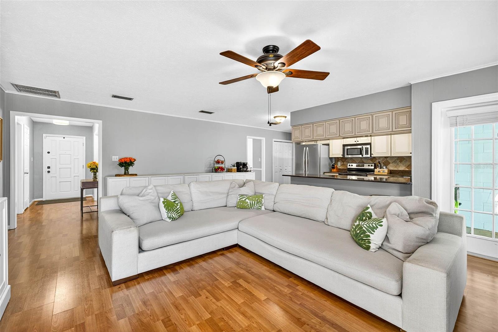 723 GRAND CIR