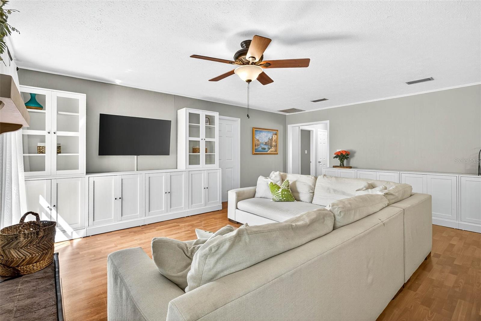723 GRAND CIR