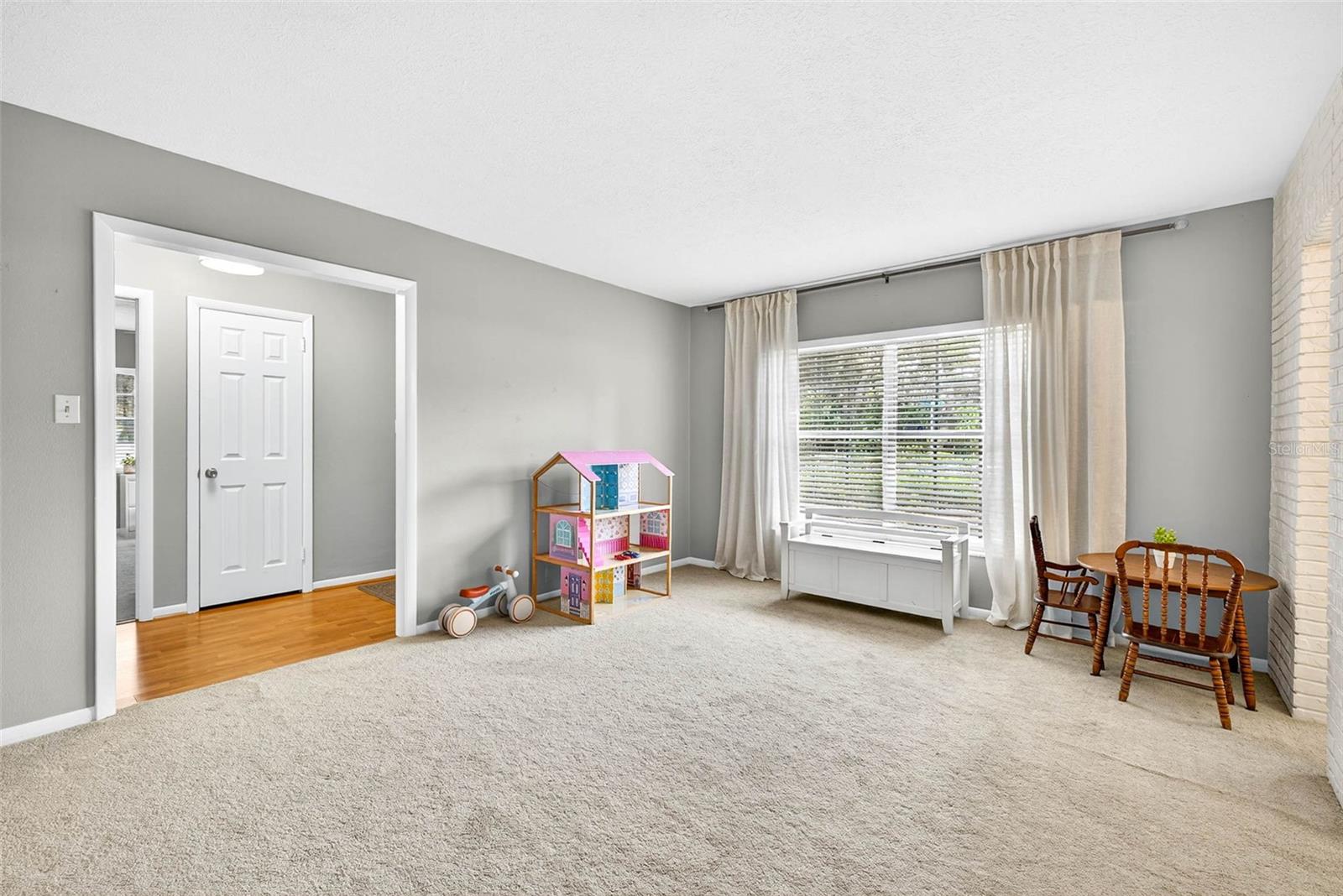 723 GRAND CIR