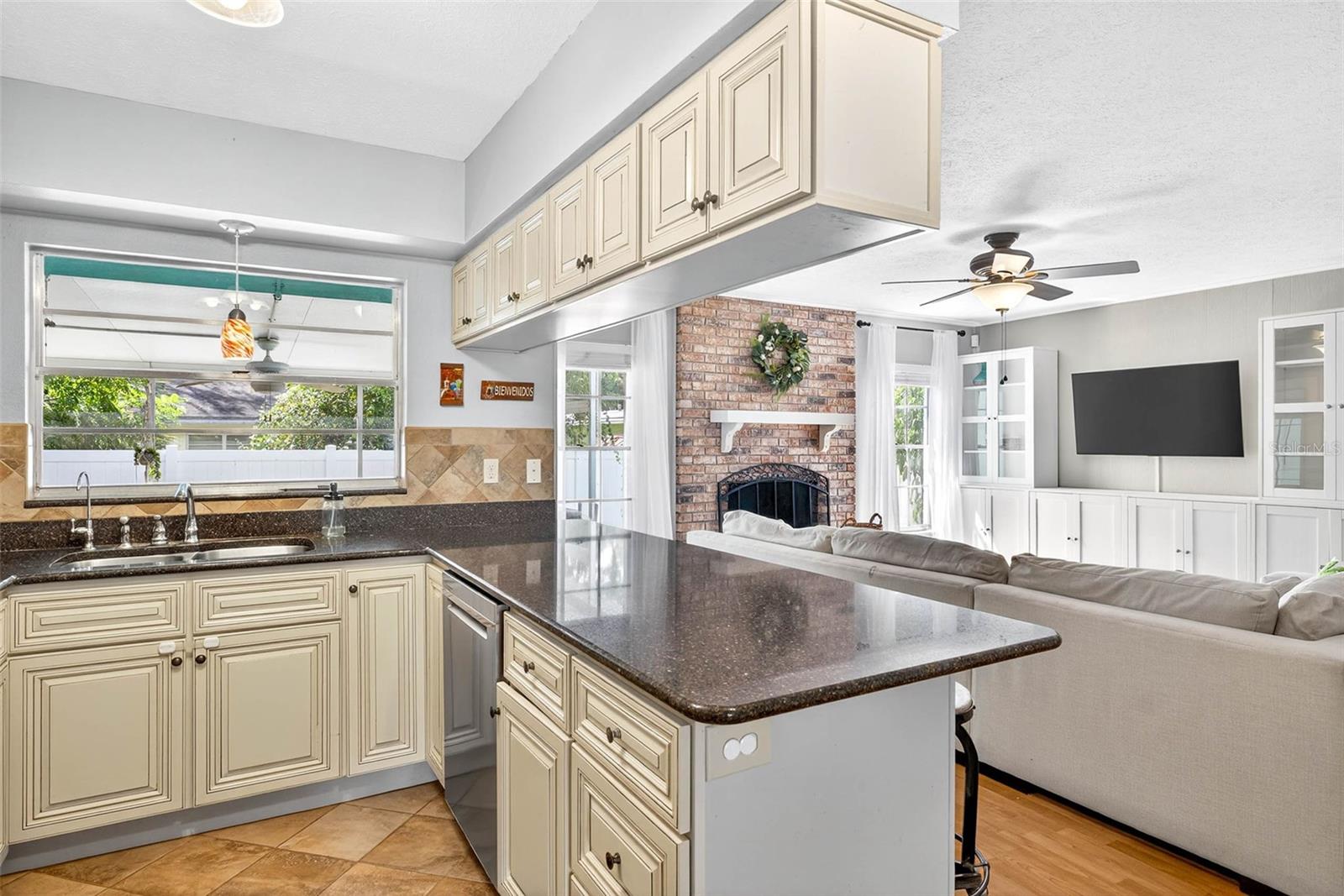 723 GRAND CIR