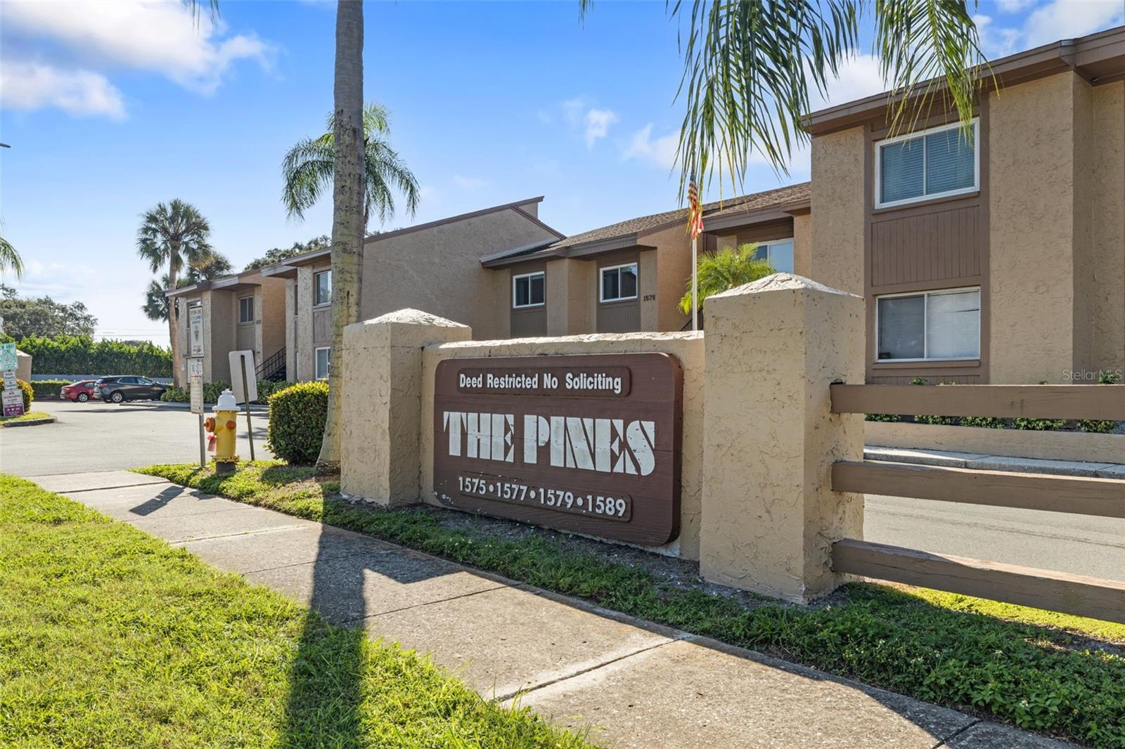 1575 GREENLEA DR #6