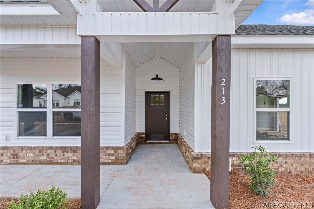 213 Neenan Drive
