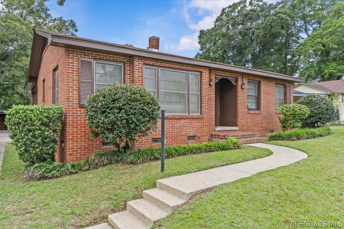 108 E Register Avenue