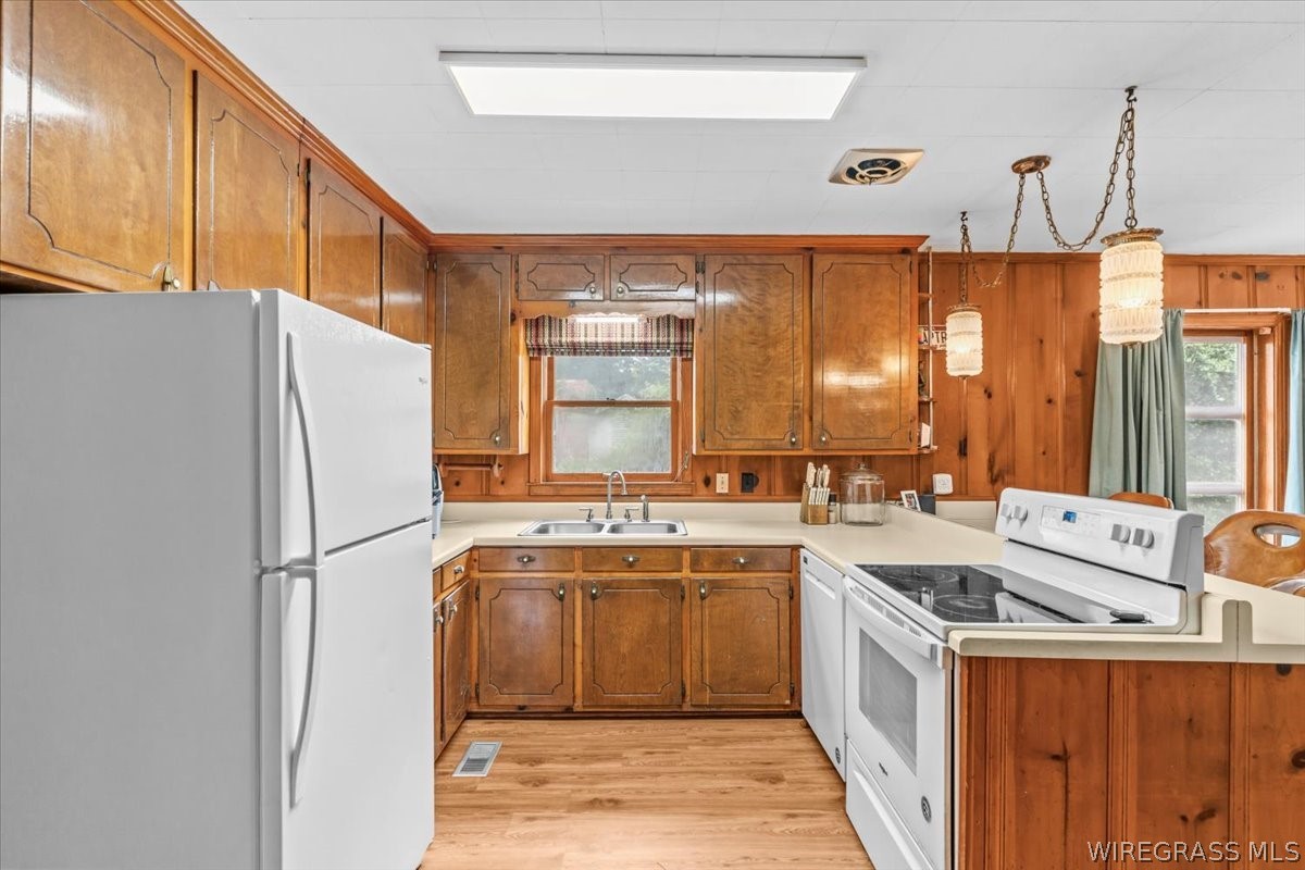 108 E Register Avenue