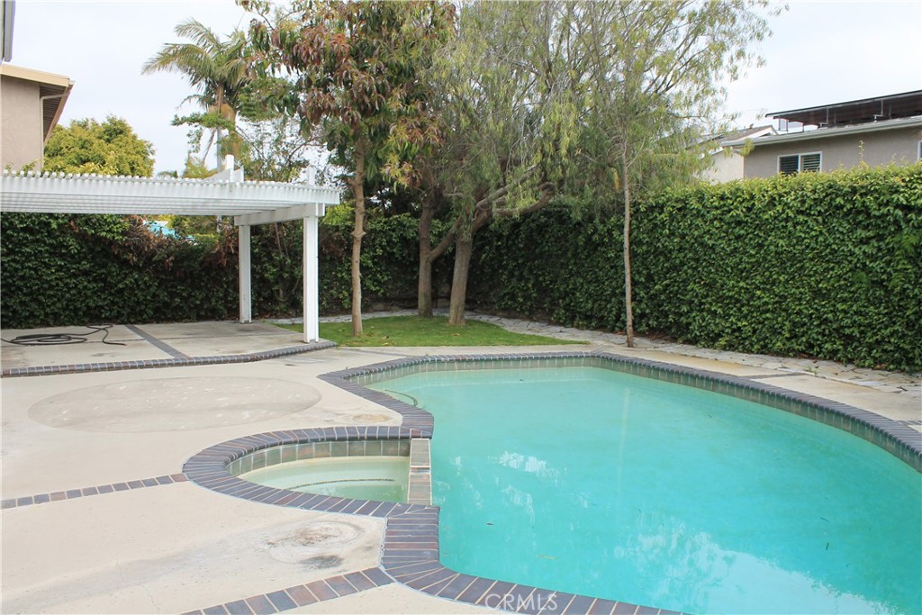 9882 Kings Canyon Drive