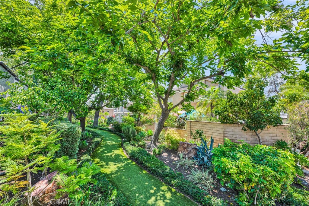 22482 Lake Forest Lane