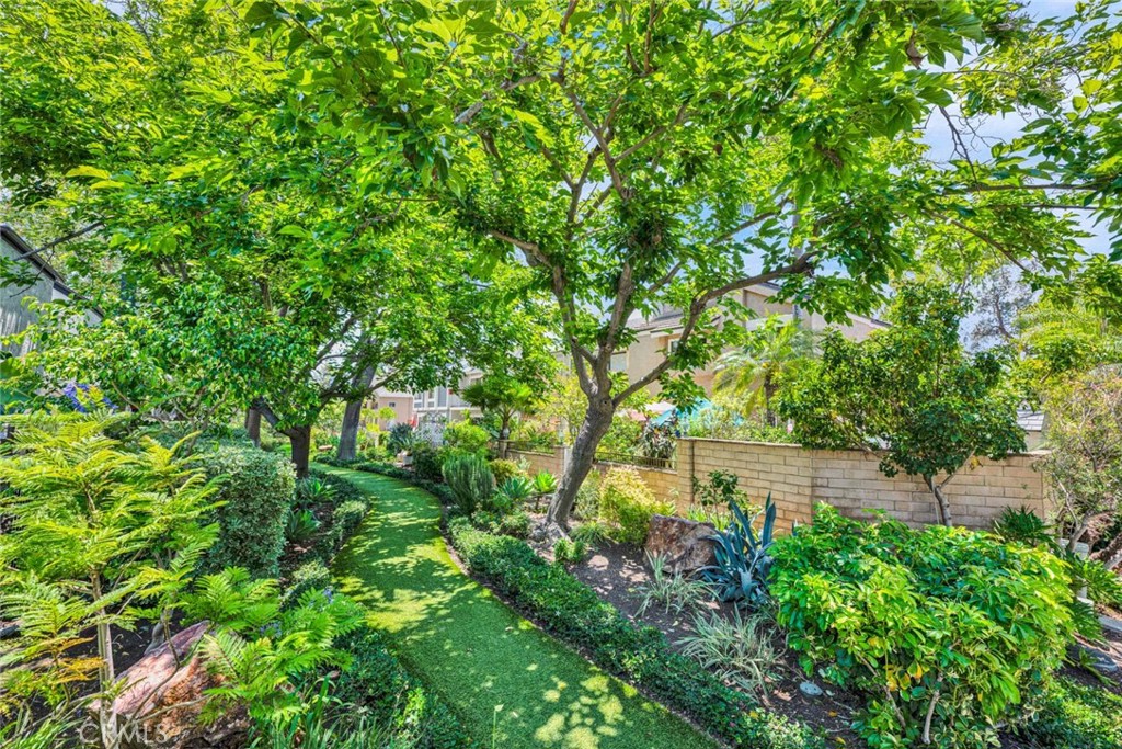 22482 Lake Forest Lane