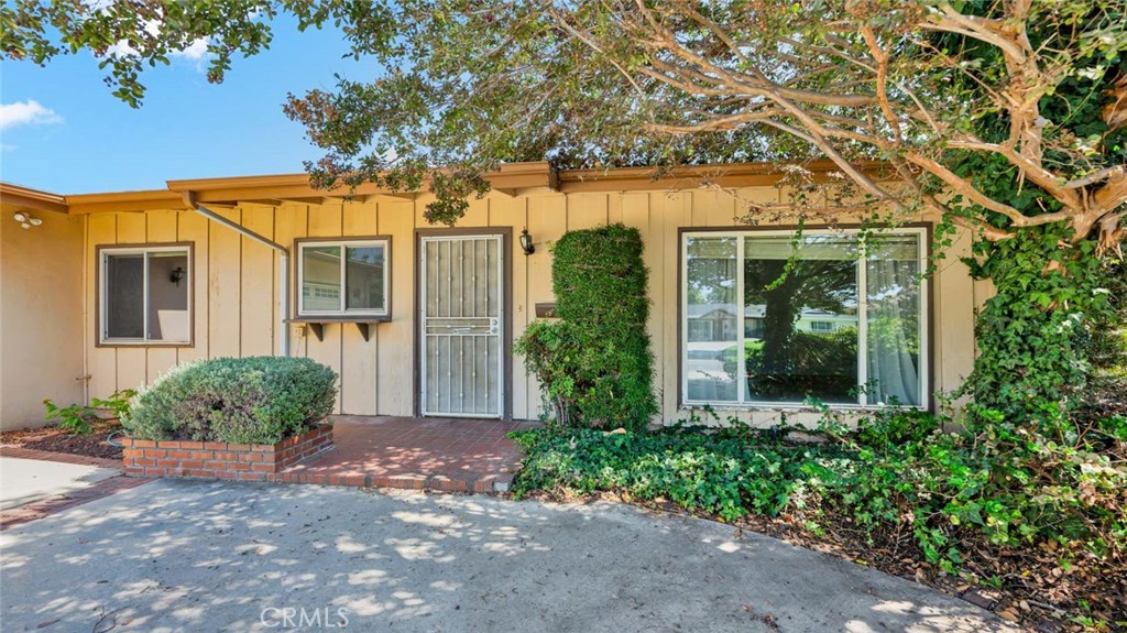 1060 Tropicana Way
