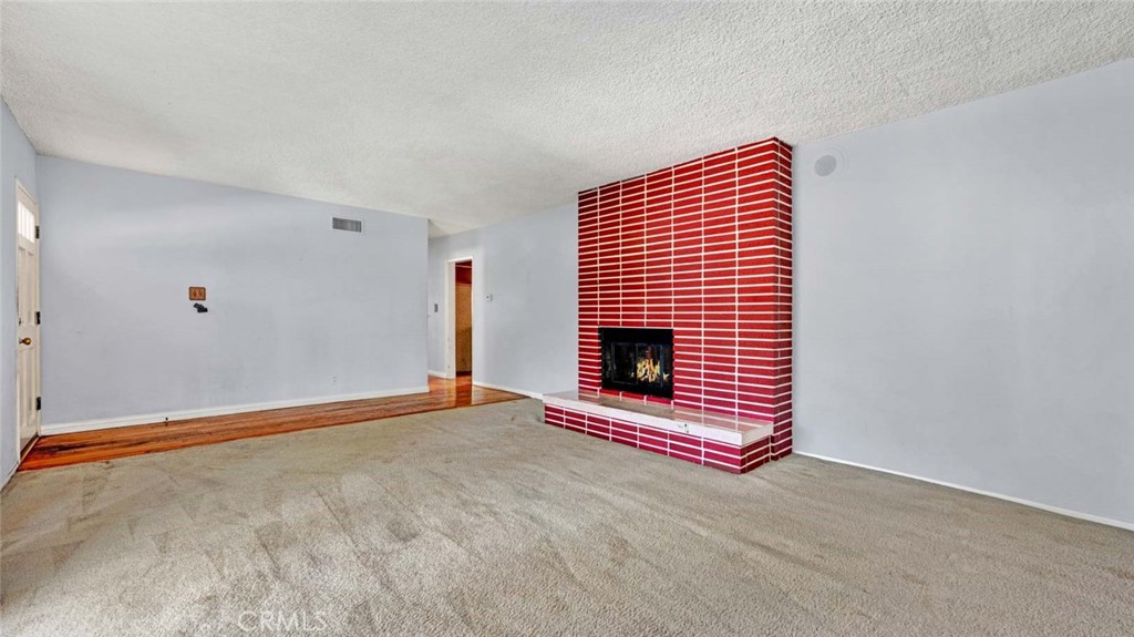 1060 Tropicana Way