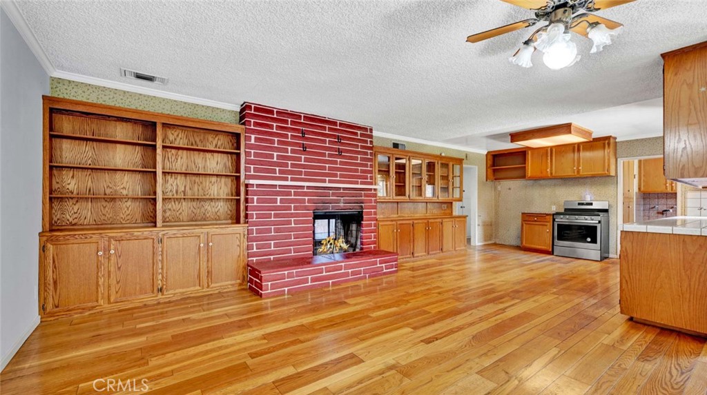 1060 Tropicana Way