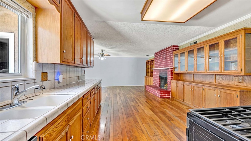 1060 Tropicana Way