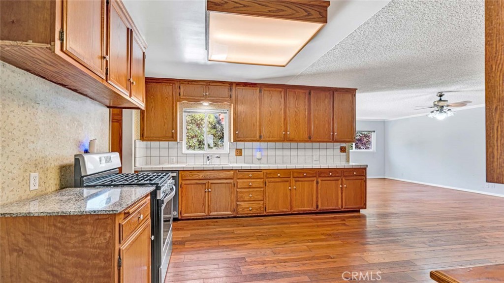 1060 Tropicana Way