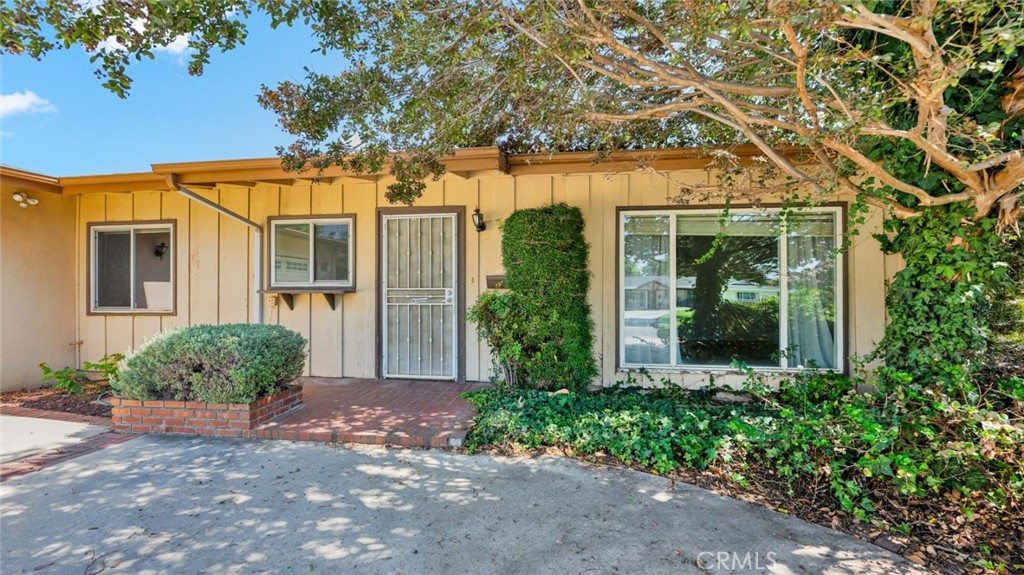 1060 Tropicana Way