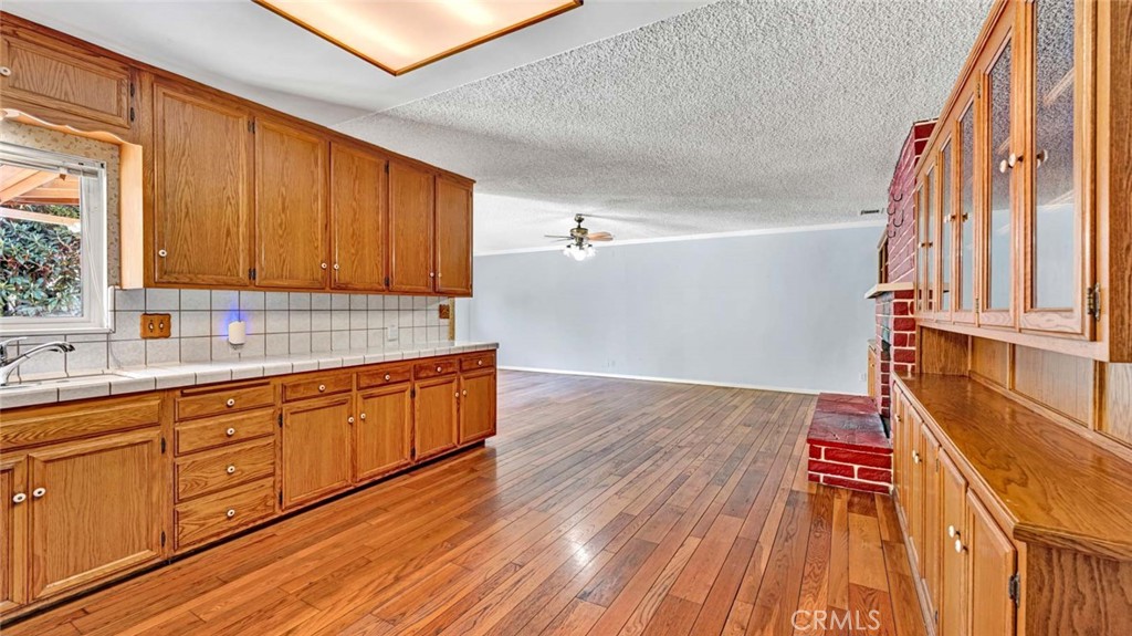 1060 Tropicana Way