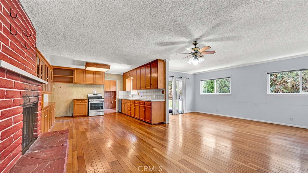 1060 Tropicana Way
