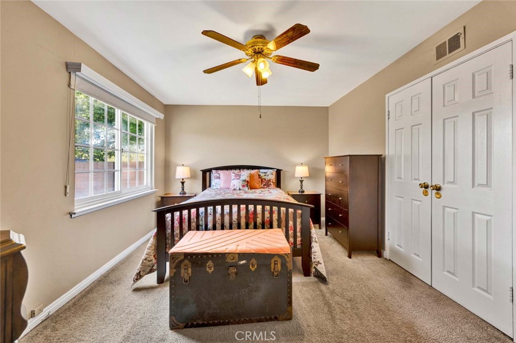 3222 W Sunview