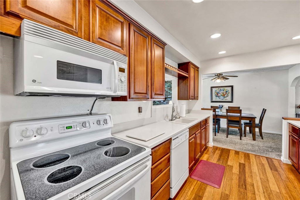 3222 W Sunview