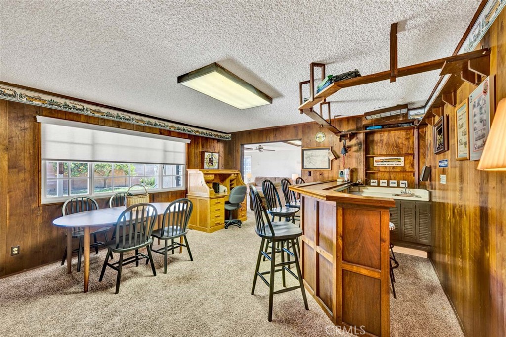 3222 W Sunview