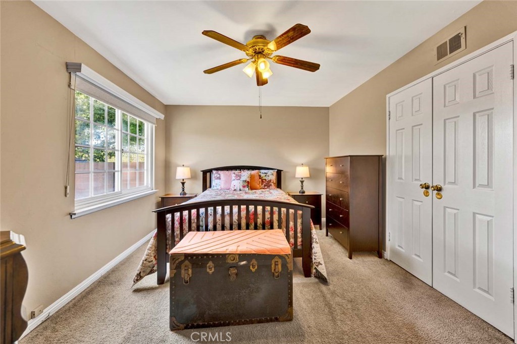 3222 W Sunview