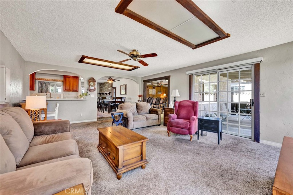3222 W Sunview
