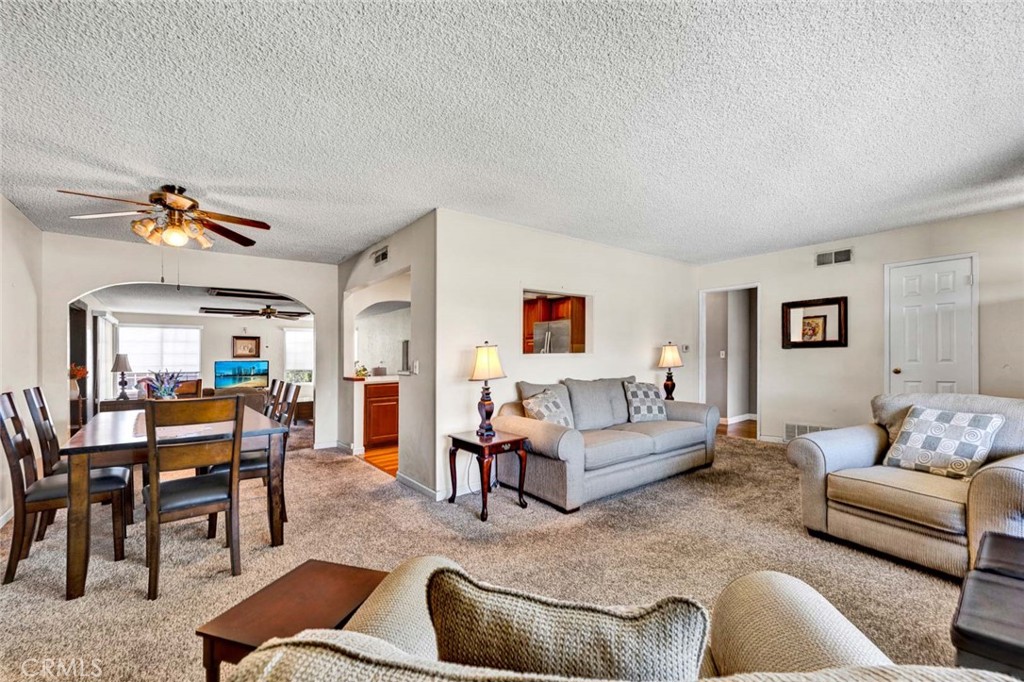 3222 W Sunview