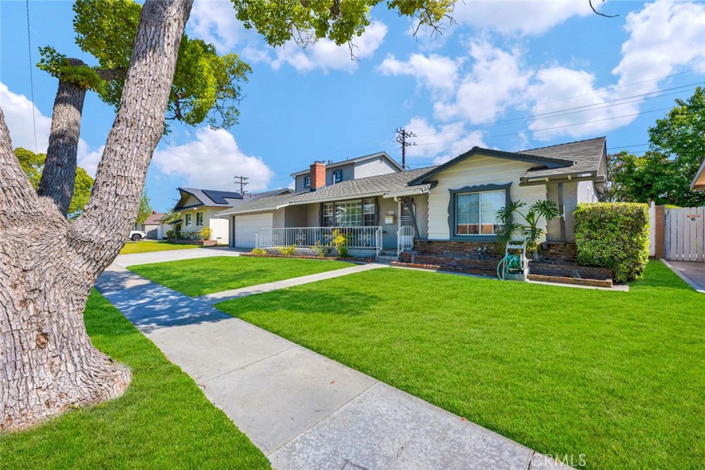 3222 W Sunview