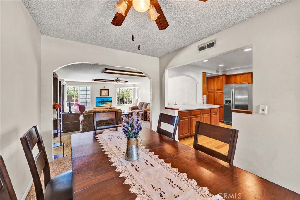 3222 W Sunview