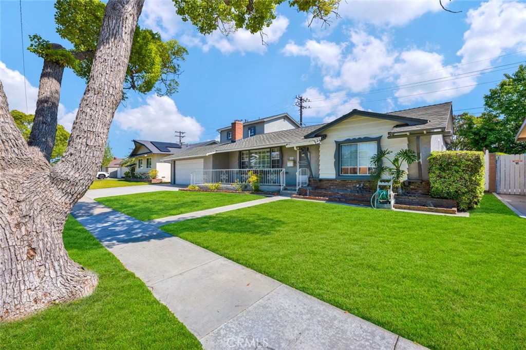 3222 W Sunview