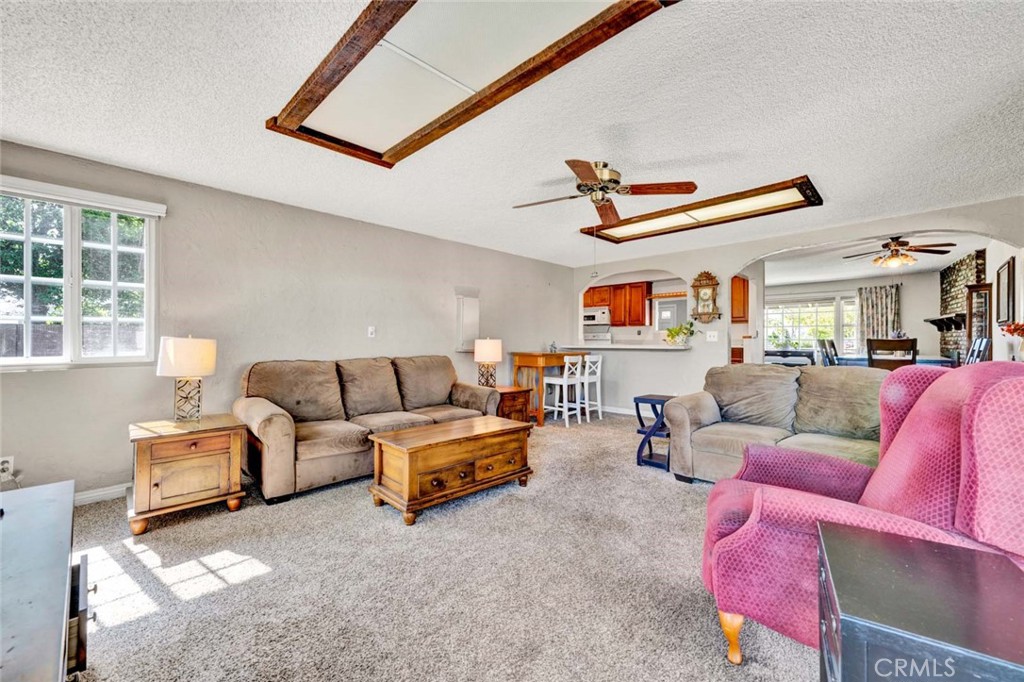 3222 W Sunview