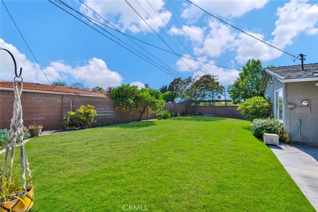 3222 W Sunview