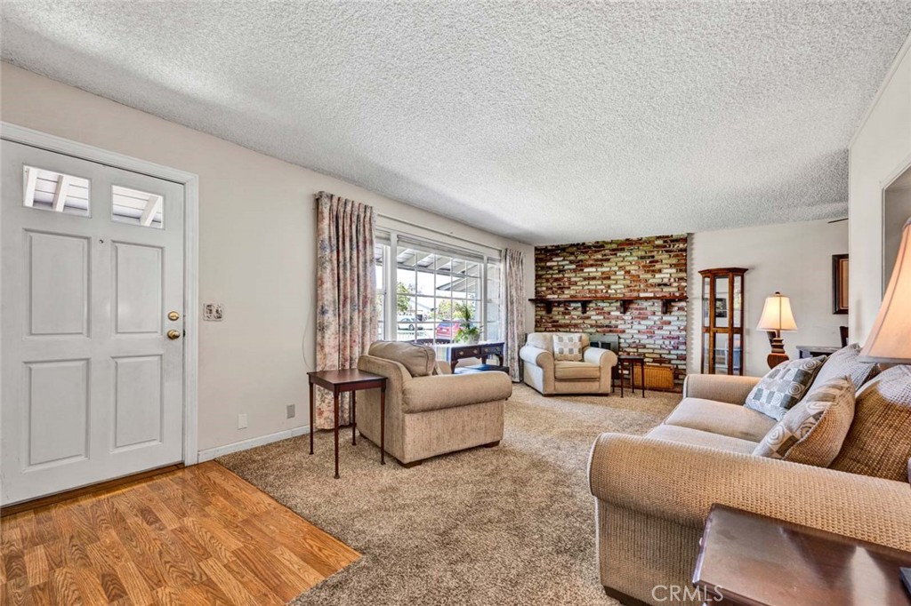 3222 W Sunview