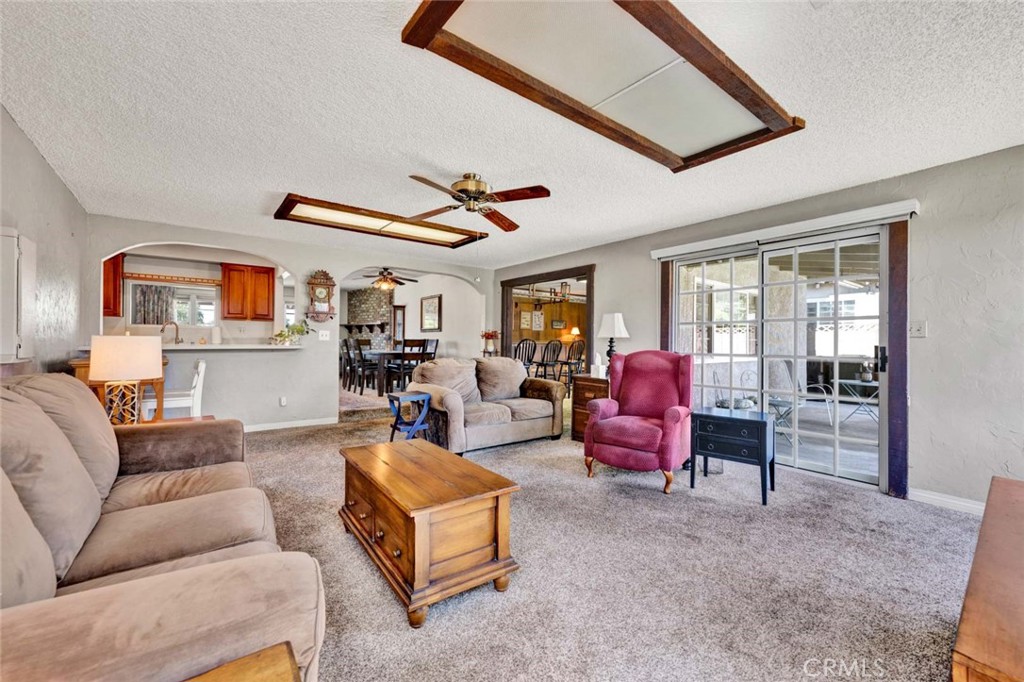 3222 W Sunview