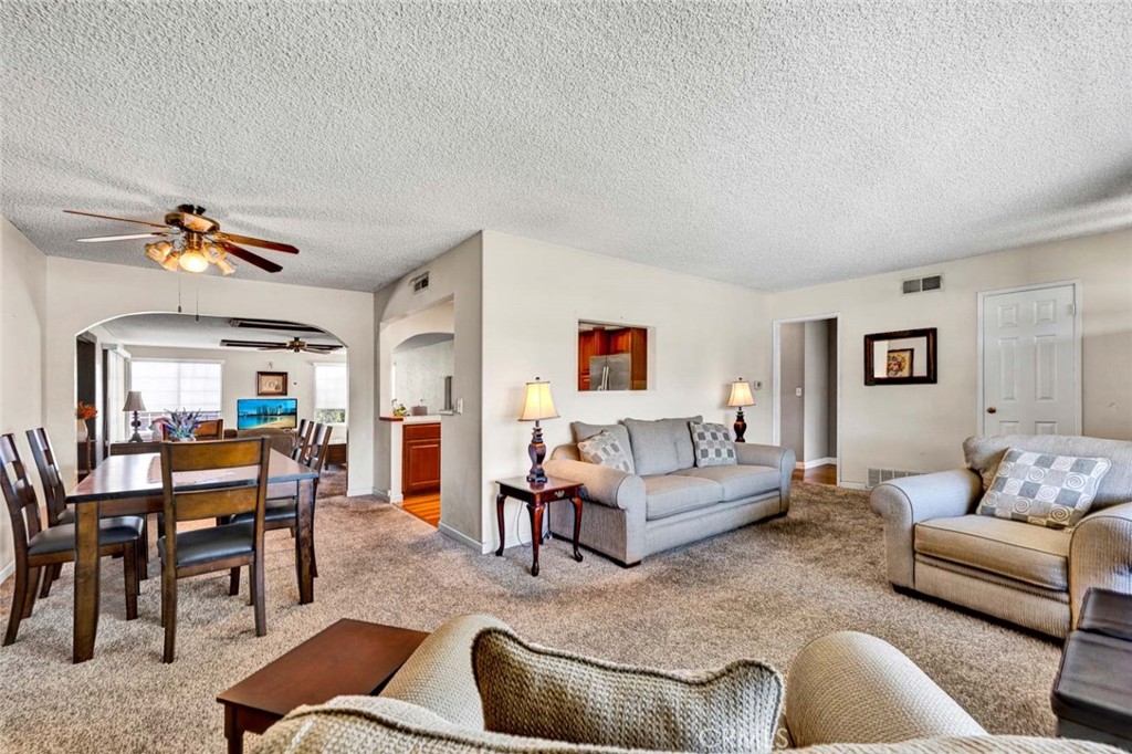 3222 W Sunview