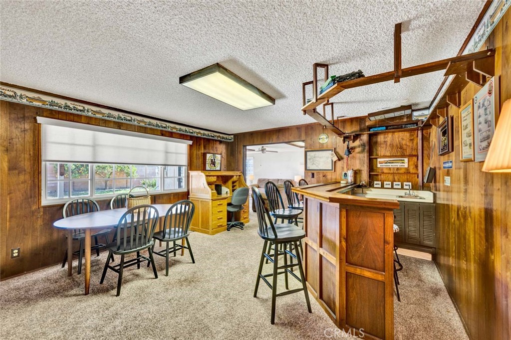 3222 W Sunview