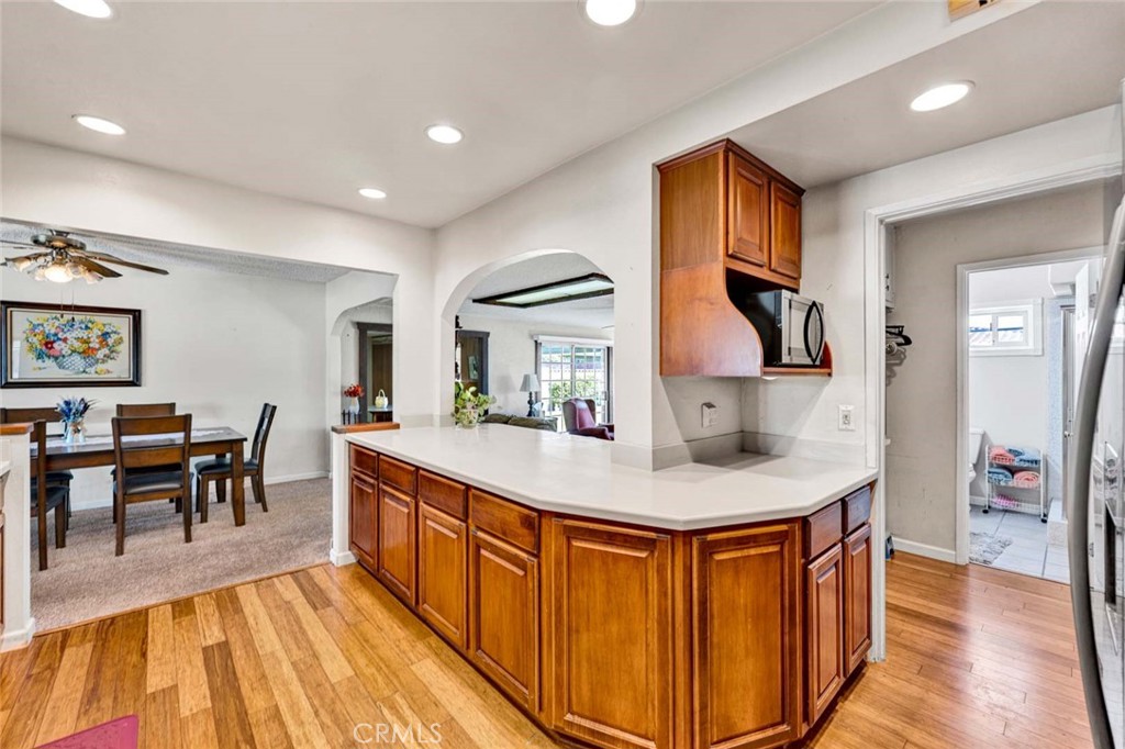3222 W Sunview