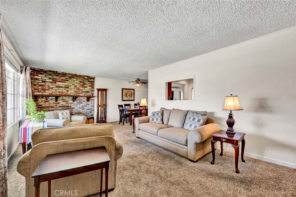 3222 W Sunview