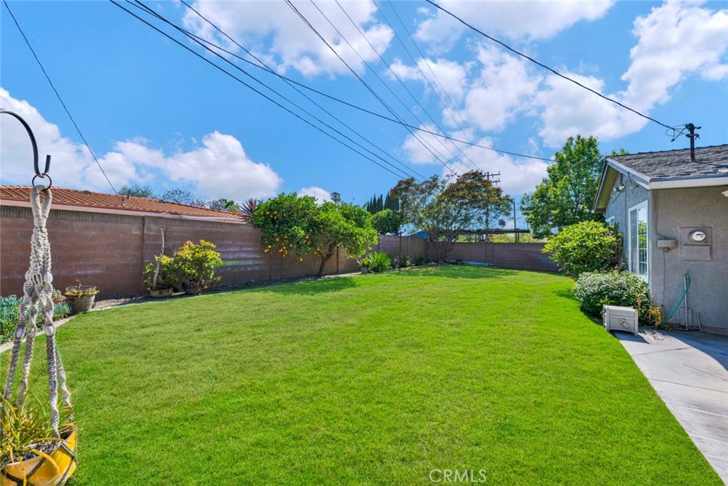 3222 W Sunview
