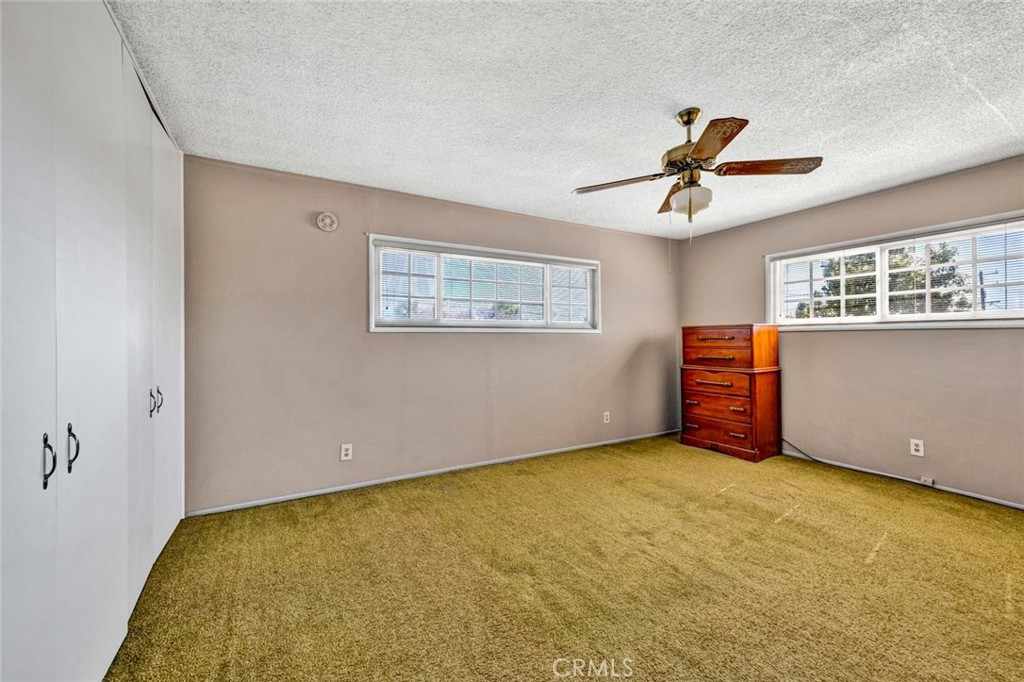 3222 W Sunview