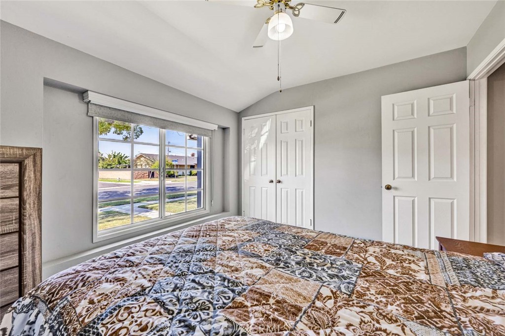 3222 W Sunview