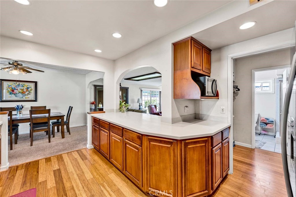 3222 W Sunview
